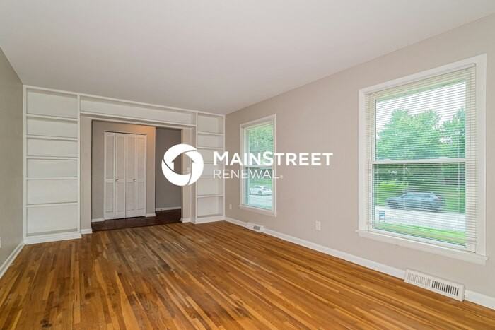 2943 Homewood Ave - Photo 5 of 21