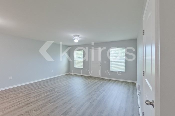 305 Ne 23rd Ter - Photo 2 of 21