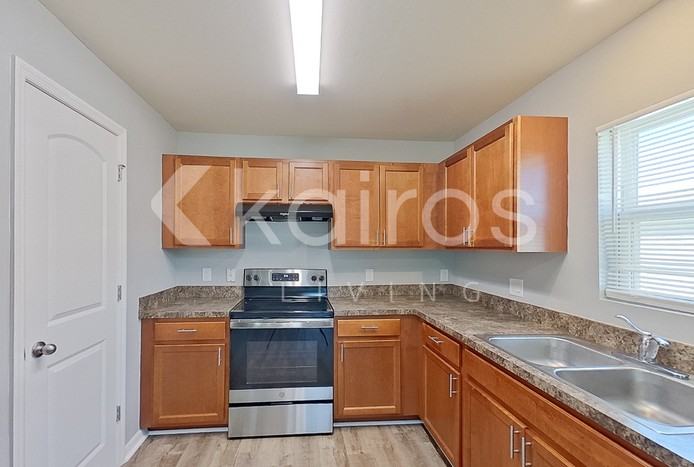 305 Ne 23rd Ter - Photo 6 of 21