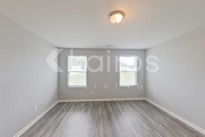 102 Kyles Dr - Photo 2 of 22