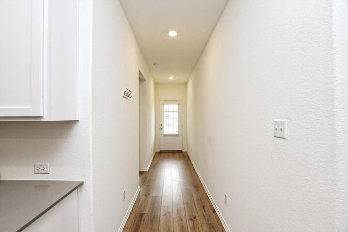 2108 Golden Grain Ln - Photo 4 of 33