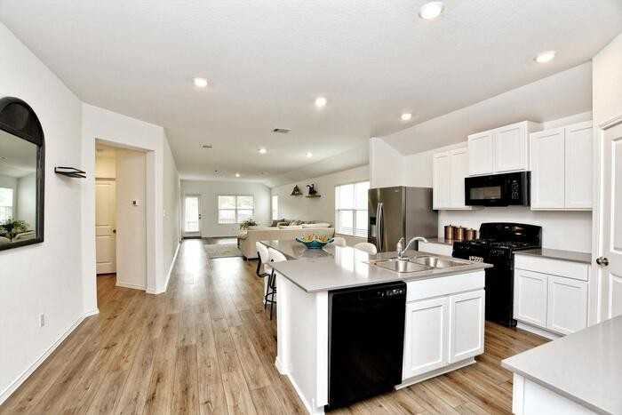 2108 Golden Grain Ln - Photo 6 of 33