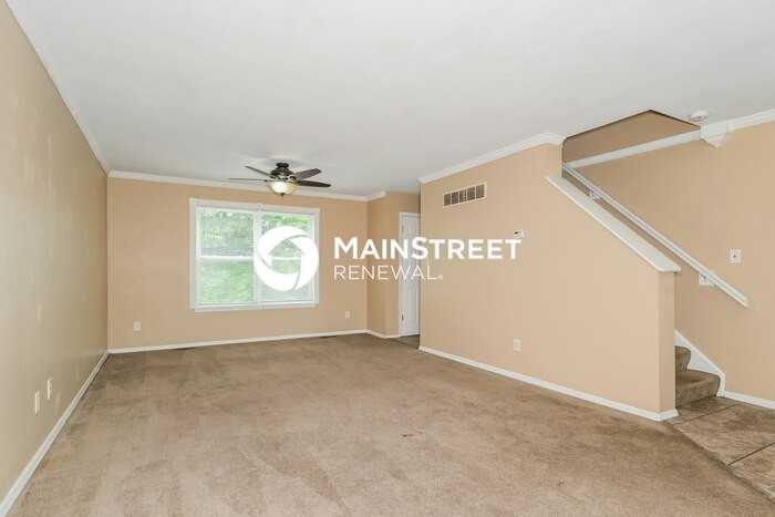1103 Oakley Ln - Photo 4 of 20