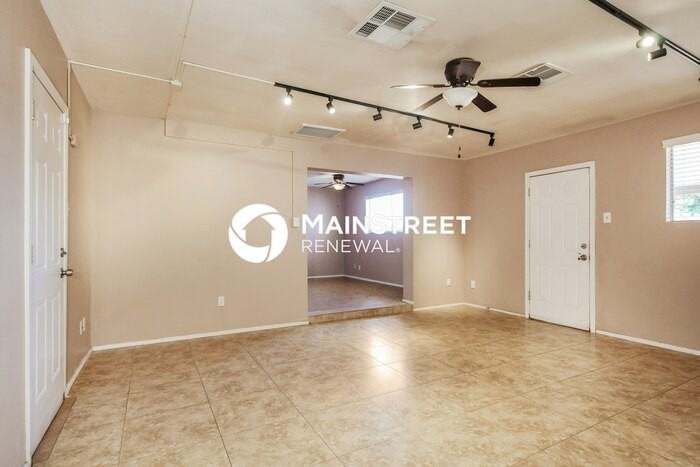 3907 W Kaler Dr - Photo 4 of 18