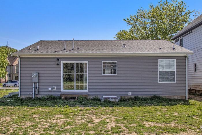 221 S Taylor St - Photo 2 of 3