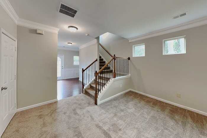 1479 Wilford Dr - Photo 4 of 20