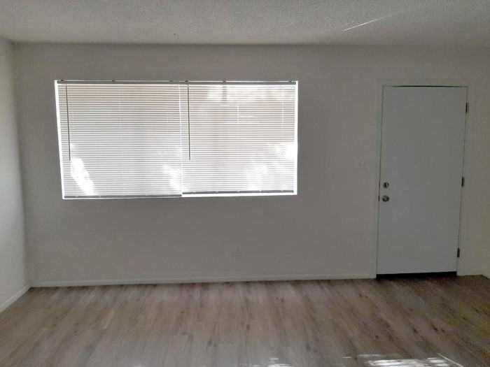 2242 W Morten Ave #6 - Photo 5 of 8
