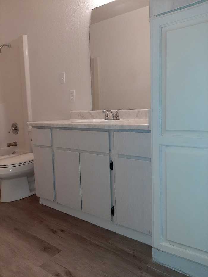 2242 W Morten Ave #6 - Photo 6 of 8