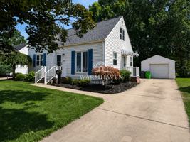 featured image of 640 E Lake Ave