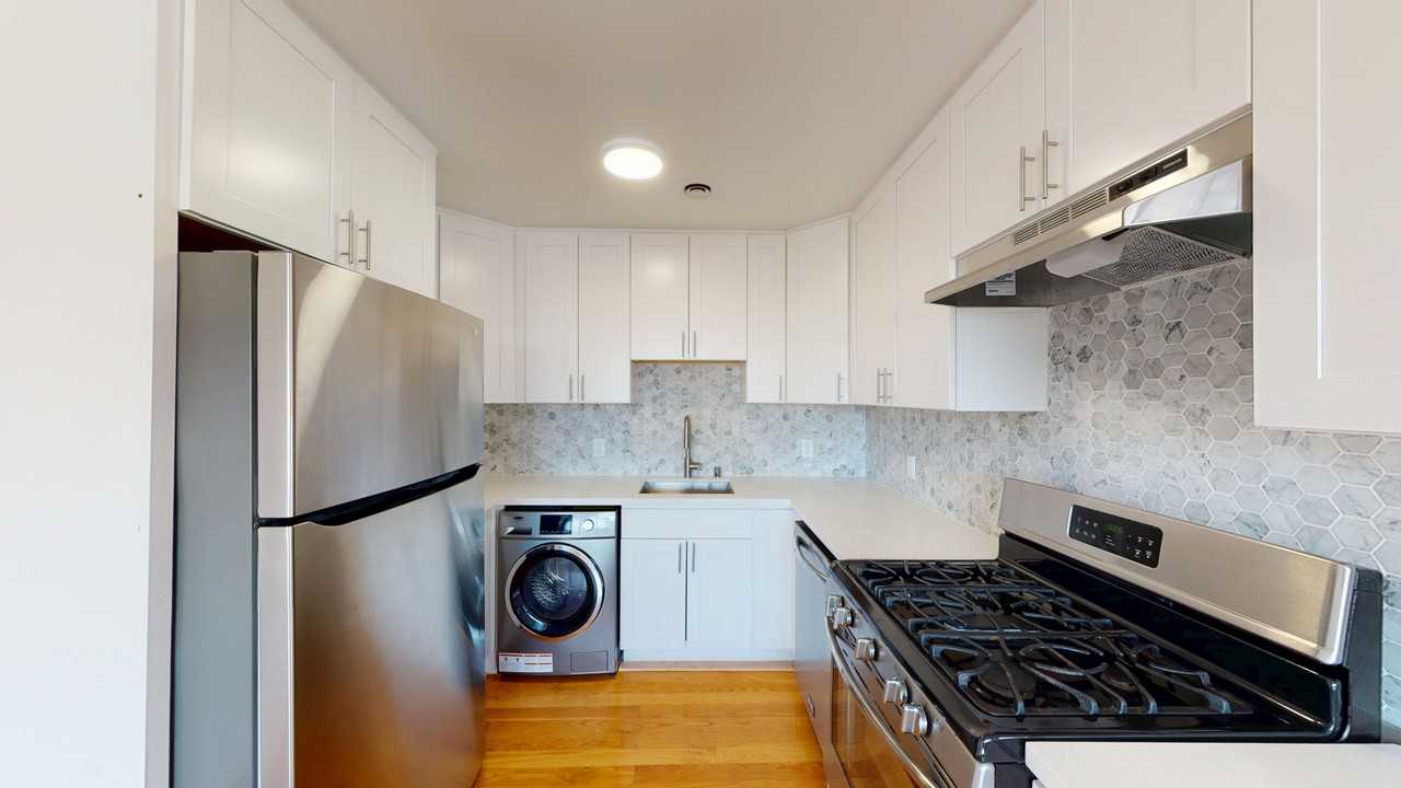 1040 Ashbury Street - Photo 2 of 23