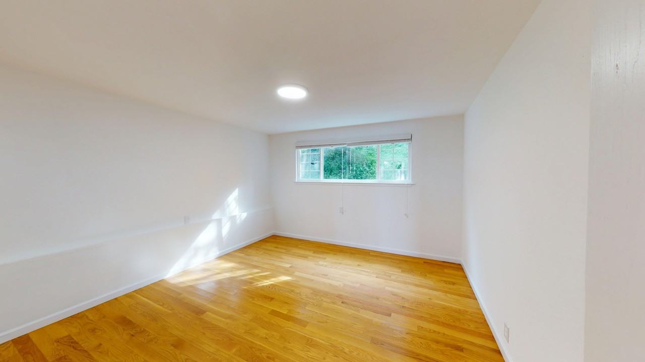 1040 Ashbury Street - Photo 3 of 23