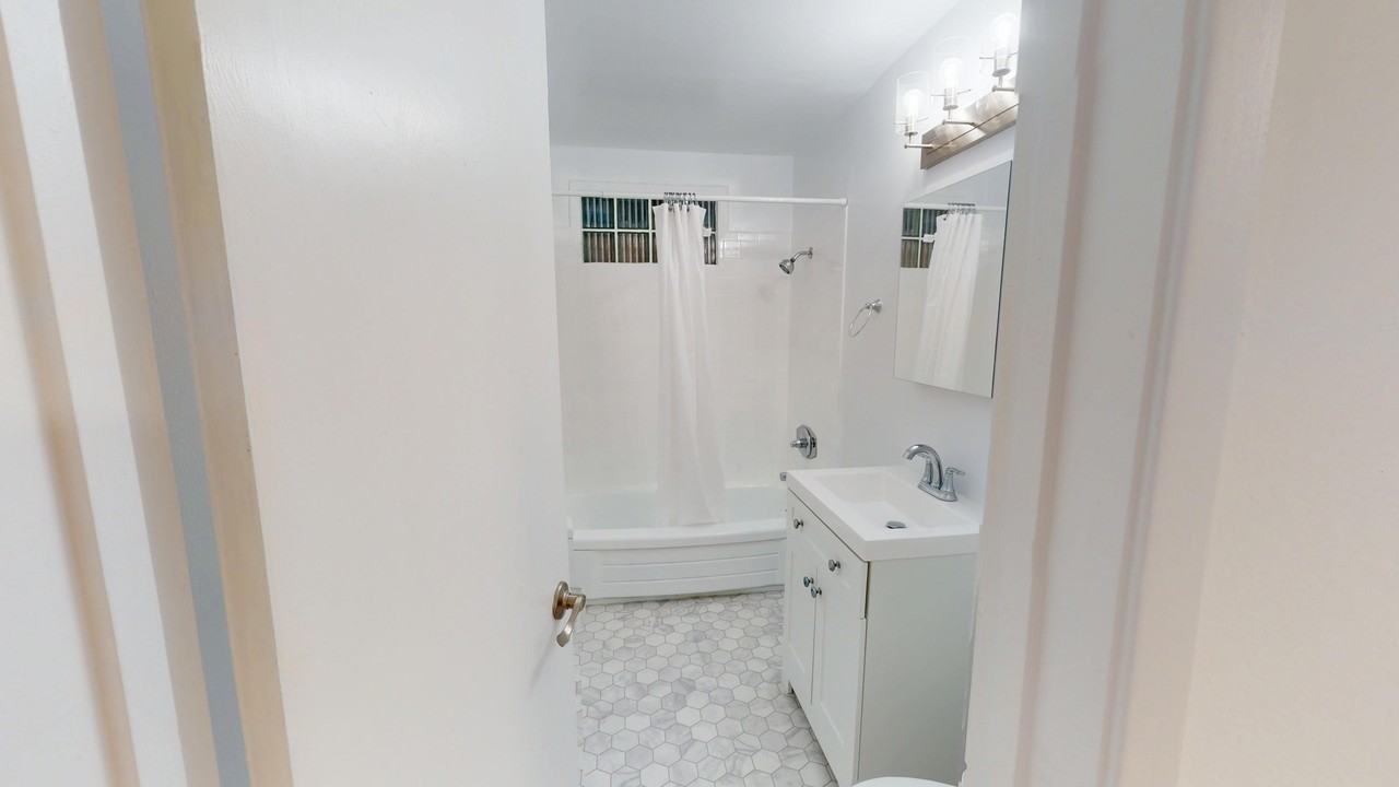 1040 Ashbury Street - Photo 5 of 23