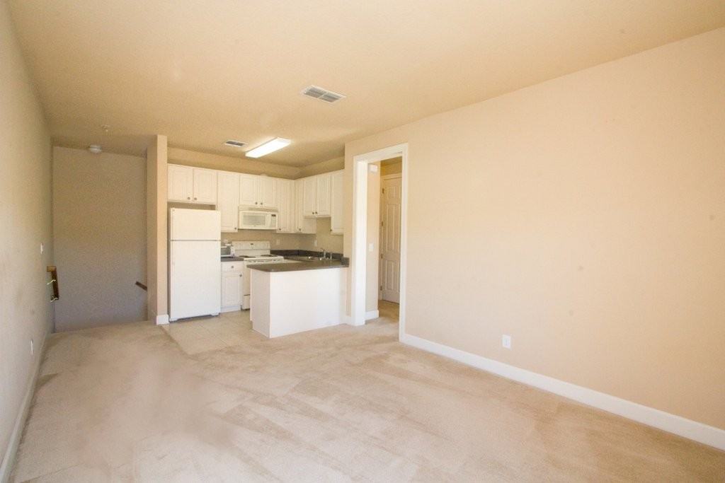 1407 Craftsman Ave E - Photo 2 of 6