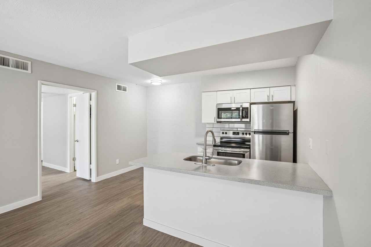Sono Tempe - Photo 3 of 30
