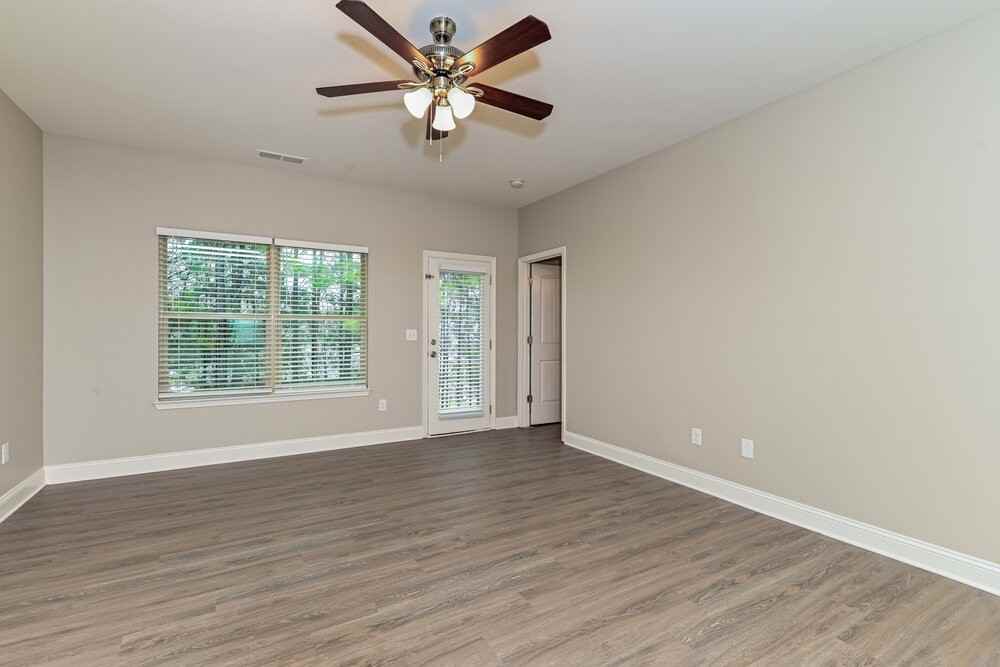 5084 Summerview Ln - Photo 3 of 16