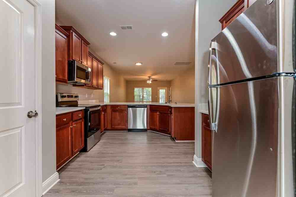 5084 Summerview Ln - Photo 5 of 16