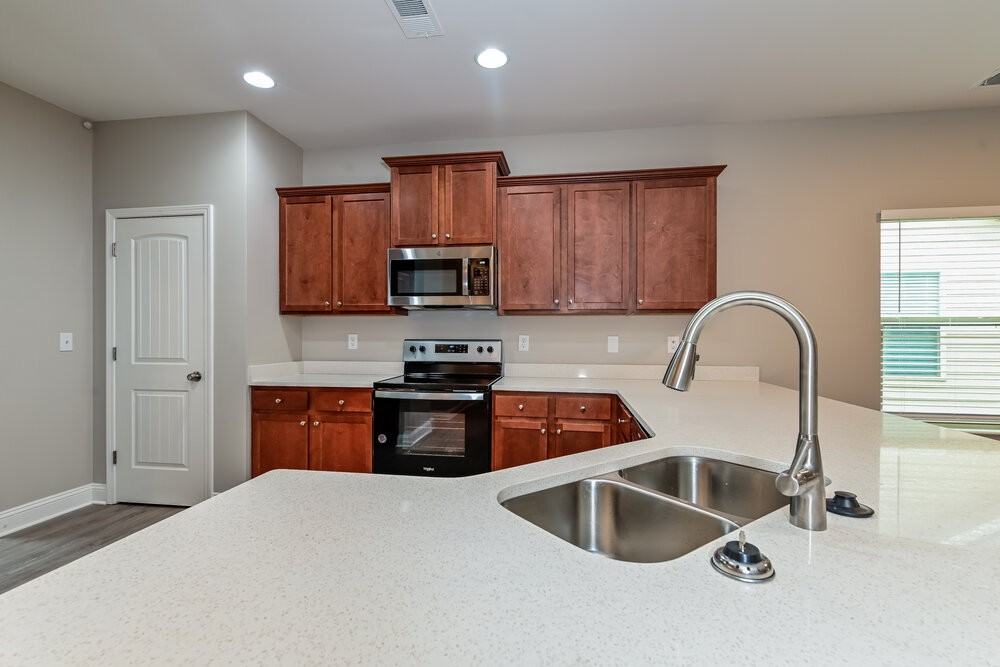 5084 Summerview Ln - Photo 6 of 16