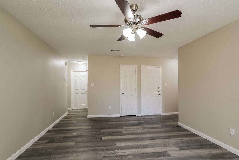 1528 Glen Oaks Dr - Photo 4 of 16