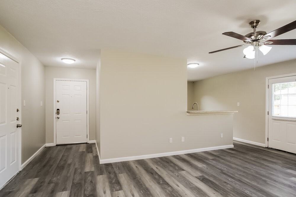 1528 Glen Oaks Dr - Photo 5 of 16