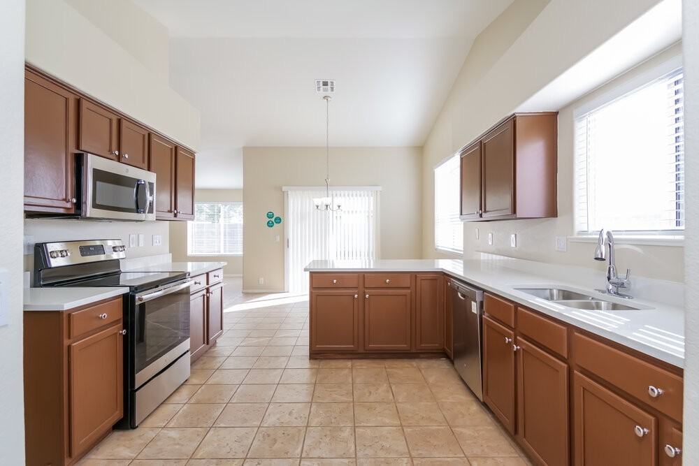 6417 N 81st Dr - Photo 5 of 15