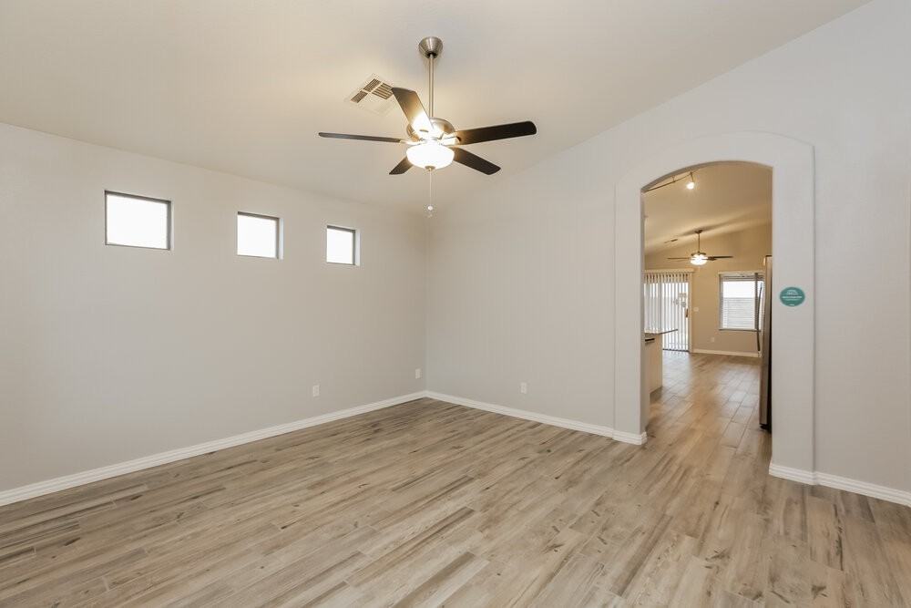 953 E Greenlee Ave - Photo 3 of 16