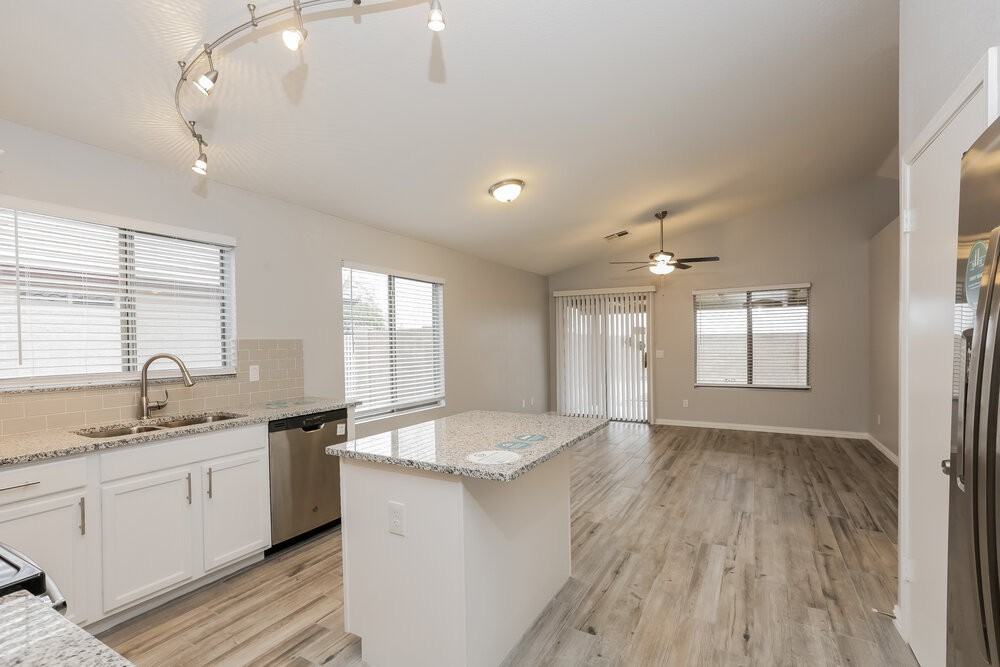 953 E Greenlee Ave - Photo 7 of 16