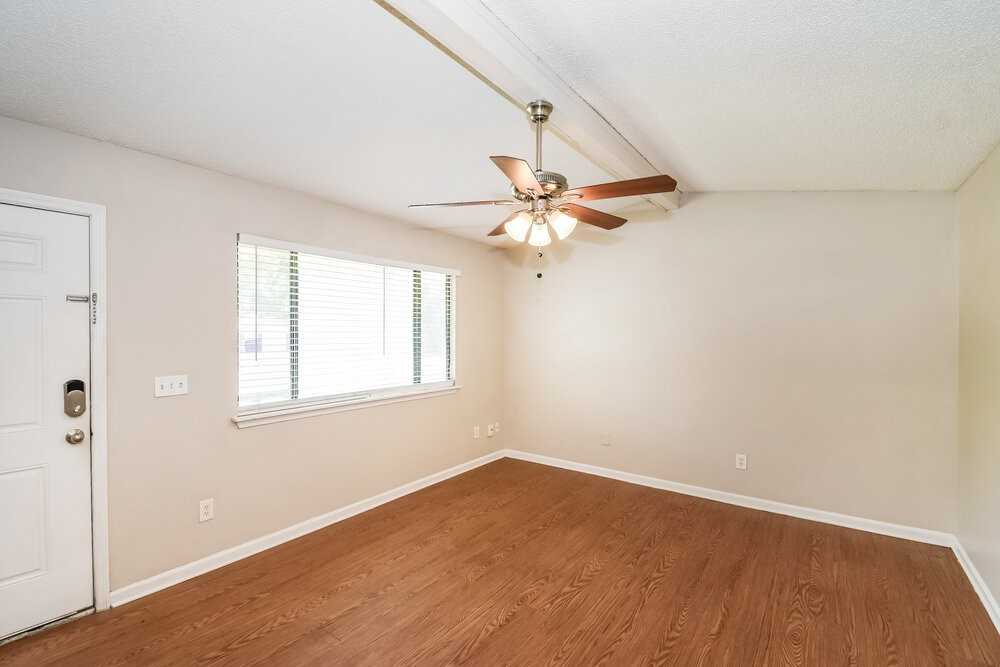 8442 Finwood Ave - Photo 4 of 18
