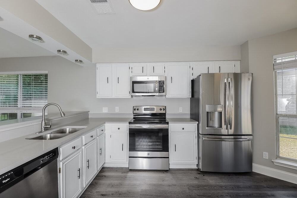 9105 Cranwell Ct - Photo 7 of 16
