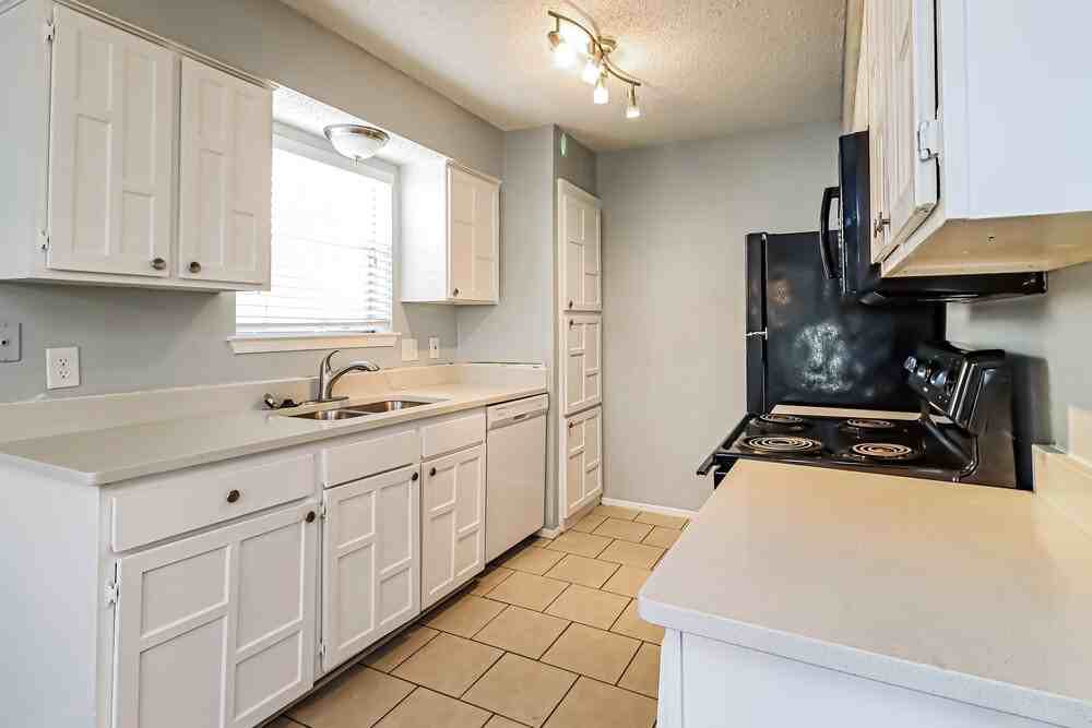 2821 Lana Cir - Photo 7 of 16