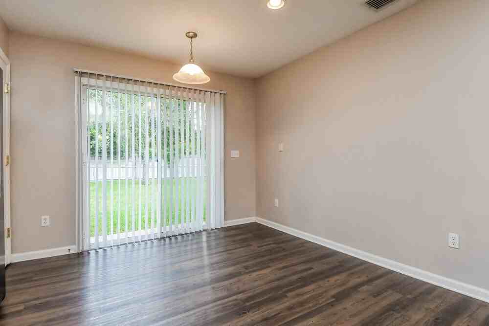 948 Collinswood Dr - Photo 5 of 16