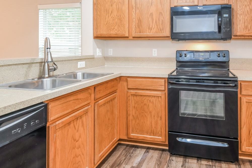 948 Collinswood Dr - Photo 6 of 16