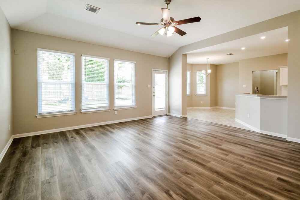 403 Cedar Lake Dr - Photo 5 of 16