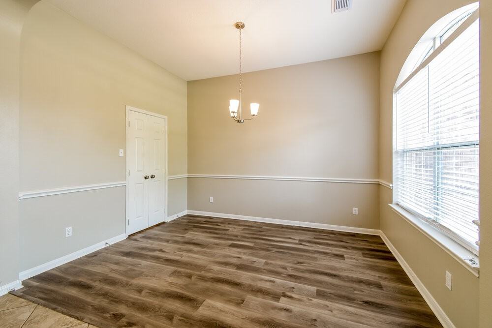 403 Cedar Lake Dr - Photo 7 of 16