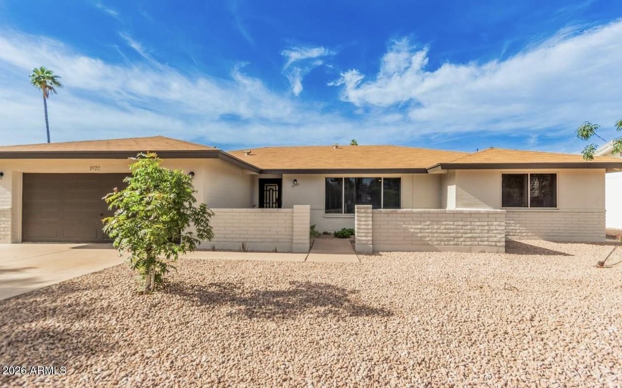 1922 E Laguna Dr - Photo 2 of 35