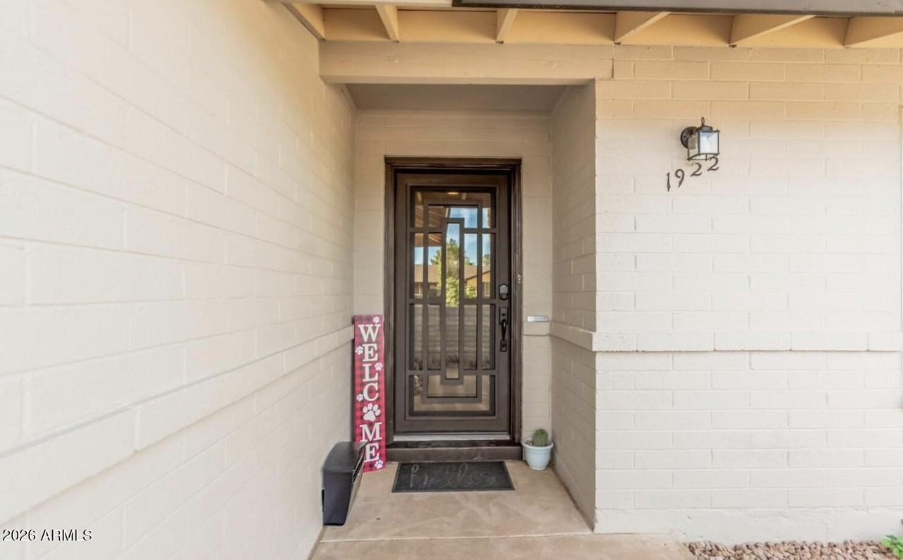 1922 E Laguna Dr - Photo 3 of 35