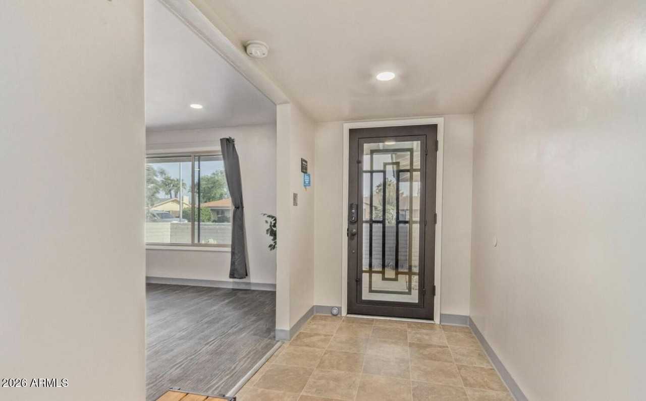 1922 E Laguna Dr - Photo 4 of 35