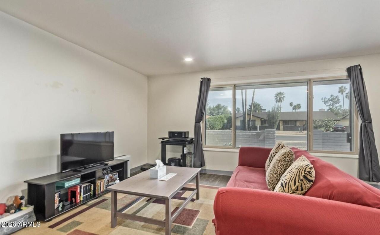 1922 E Laguna Dr - Photo 5 of 35