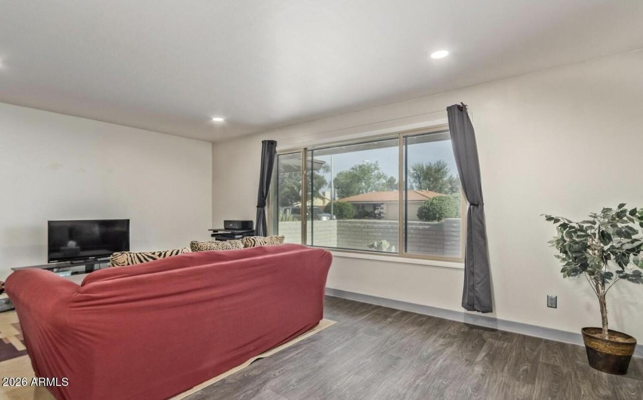 1922 E Laguna Dr - Photo 6 of 35