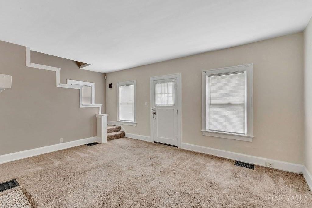 2775 Robertson Ave - Photo 4 of 27