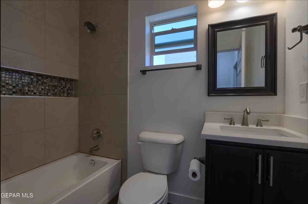 12478 Lanchester Dr - Photo 5 of 24