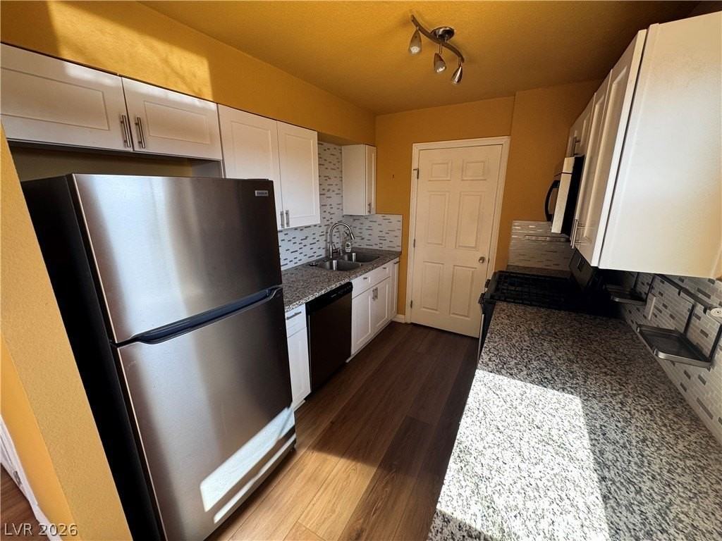 2720 Salt Lake St - Photo 2 of 21