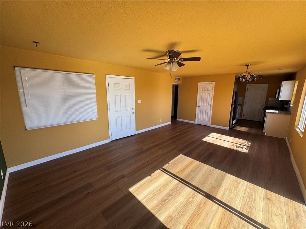2720 Salt Lake St - Photo 3 of 21