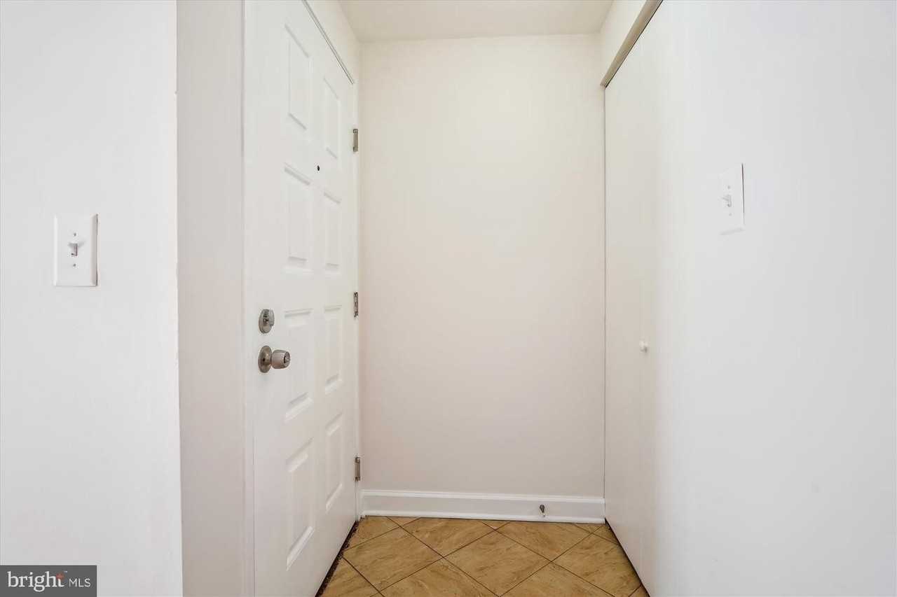 18210 Chalet Dr - Photo 2 of 32