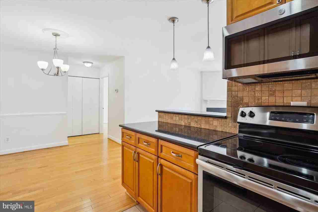 18210 Chalet Dr - Photo 7 of 32
