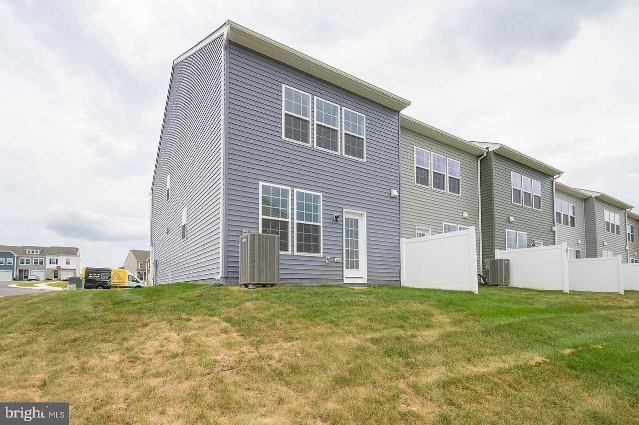 500 Tracy Way - Photo 4 of 34