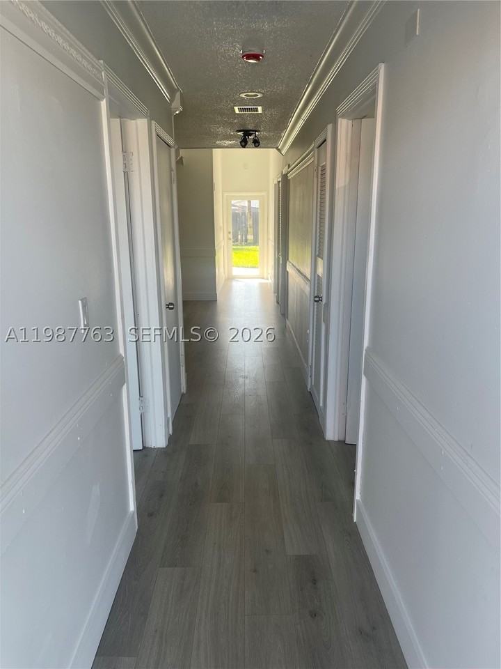 20700 Sw 122nd Ave - Photo 2 of 21