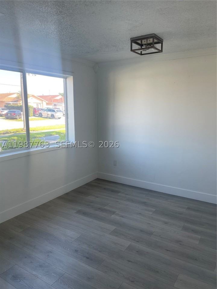 20700 Sw 122nd Ave - Photo 4 of 21