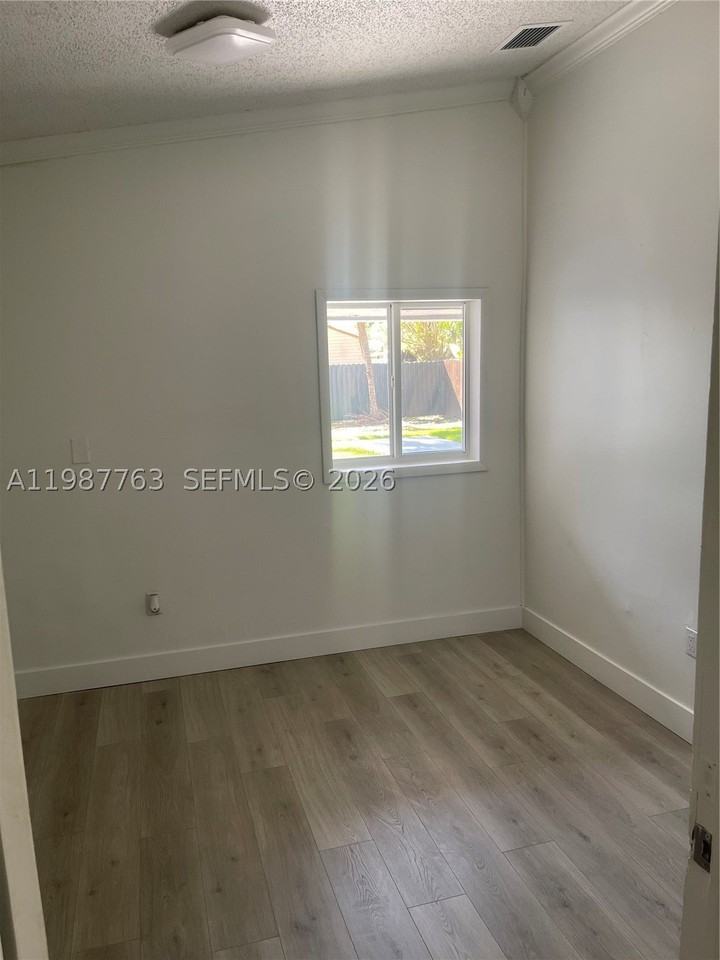 20700 Sw 122nd Ave - Photo 5 of 21