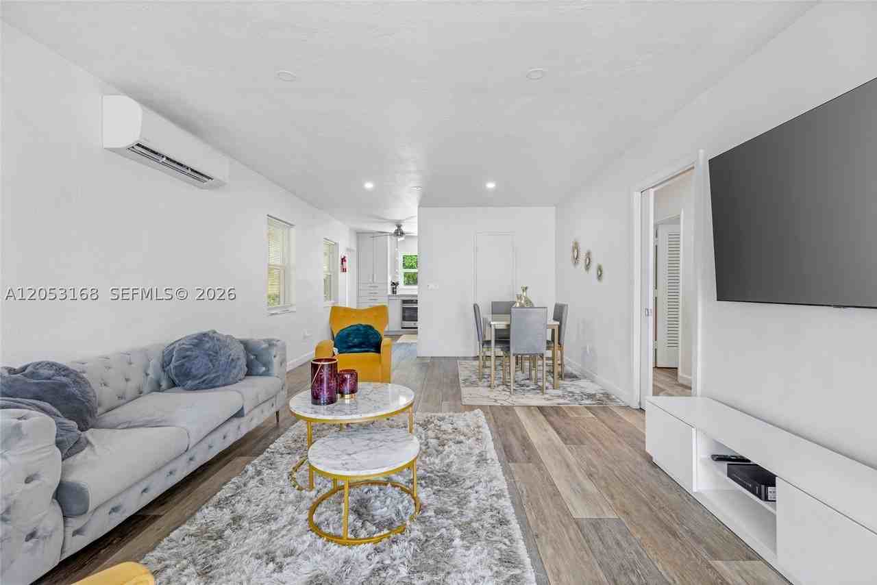 821 84th St - Photo 3 of 20