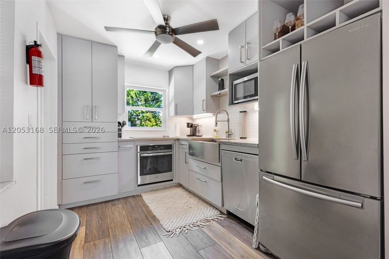 821 84th St - Photo 4 of 20